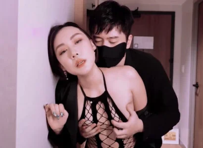 Bà xã bán thân cho sếp hòng lấy tiền trả nợ cho chồng