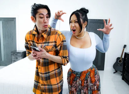 Con trai kia đem lại cho mẹ kế xăm trổ hàng múp đỉnh khoái