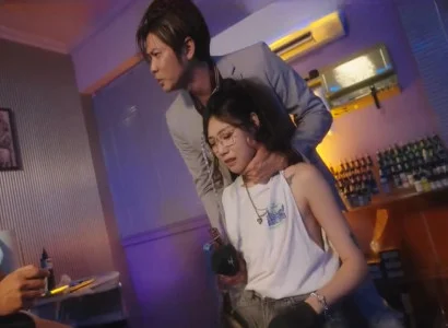 Nữ chủ tiệm bị chén bởi tập thể